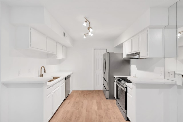 1601 S Shepherd Dr S Unit 215, Houston, TX 77019 - kitchen featuring stainless steel appliances, under cabinet range hood, white cabinets, and light countertops