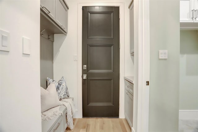 962 Lamonte Ln, Houston, TX 77018 - mudroom featuring light wood finished floors