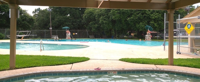 3319 Shadowcrest Ln, Spring, TX 77380 - community pool with a patio area