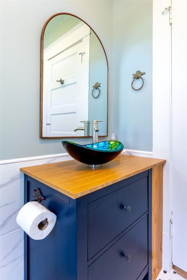 912 Sealy St, Galveston, TX 77550 - bathroom with vanity