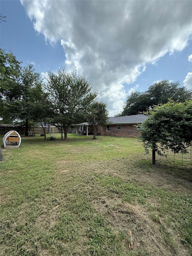 1502 Robin St, Mineola, TX 75773 - view of yard