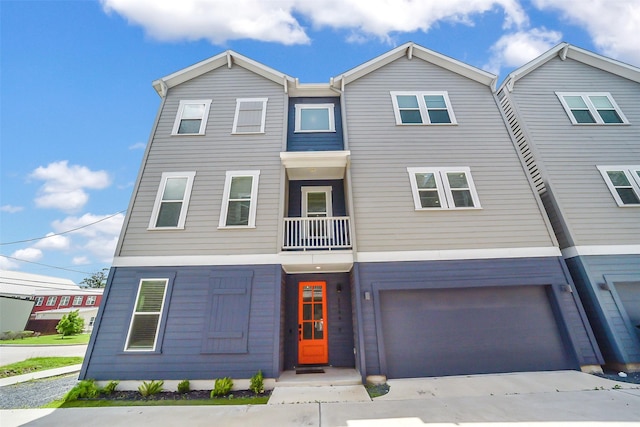 2206 Lou Ellen Ln Unit C, Houston, TX 77018 - view of property with an attached garage and concrete driveway