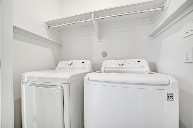 2206 Lou Ellen Ln Unit C, Houston, TX 77018 - laundry area with washer and dryer
