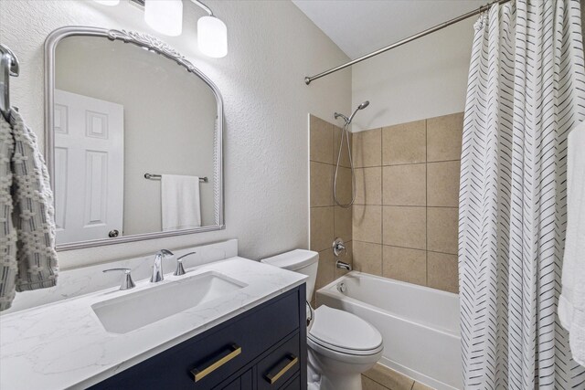 6903 Stevenson Dr, Missouri City, TX 77459 - bathroom with shower / tub combo, vanity, and a textured wall