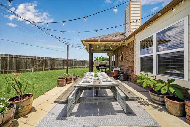 6903 Stevenson Dr, Missouri City, TX 77459 - fenced backyard featuring a patio, ceiling fan, and outdoor dining area