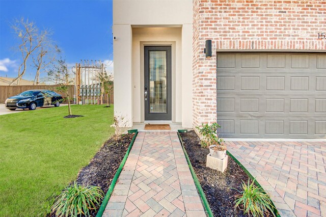152 Knightsbridge Park Ln, Houston, TX 77018 - entrance to property featuring brick siding, stucco siding, and driveway