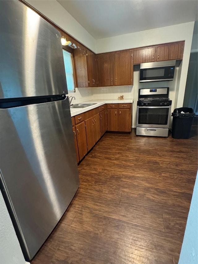 209 W 8th St, Deer Park, TX 77536 - kitchen with stainless steel appliances, light countertops, dark wood finished floors, and tasteful backsplash