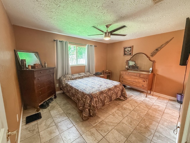 309 Baycrest Dr, League City, TX 77573 - bedroom featuring ceiling fan and a textured ceiling