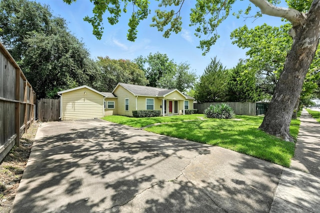 6305 S Rice Ave, Bellaire, TX 77401 - single story home with driveway