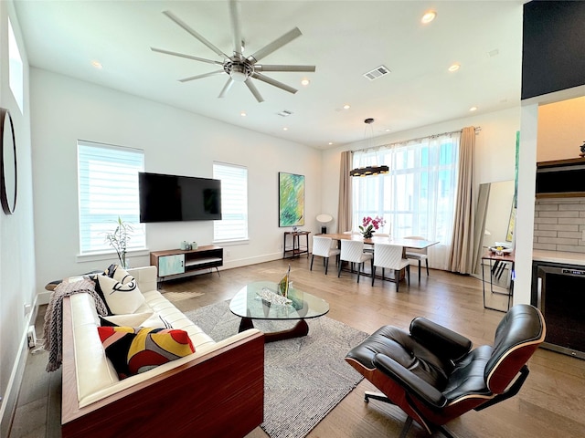 418 Bayou St, Houston, TX 77020 - living area featuring wood finished floors, beverage cooler, a ceiling fan, and recessed lighting