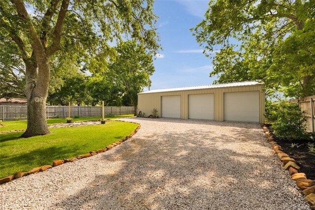 1209 Kansas Ave S, Anahuac, TX 77514 - view of detached garage