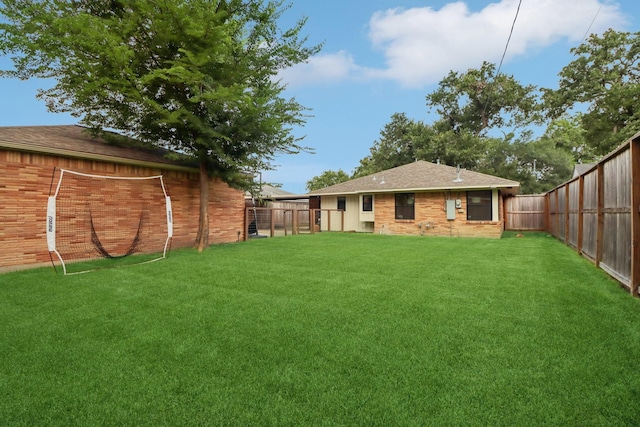 2327 Lamonte Ln, Houston, TX 77018 - view of fenced backyard