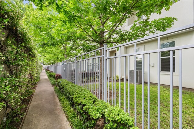 3115 Leeland St, Houston, TX 77003 - view of yard