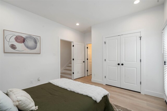 2520 Live Oak St, Houston, TX 77004 - bedroom featuring light wood-style flooring, recessed lighting, and a closet