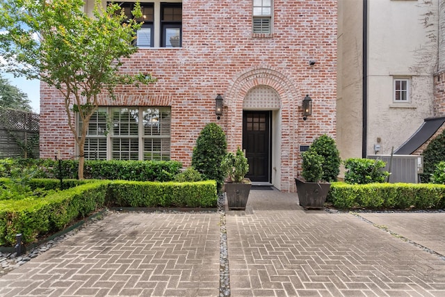 1156 Mosaico Ln, Houston, TX 77055 - property entrance featuring brick siding
