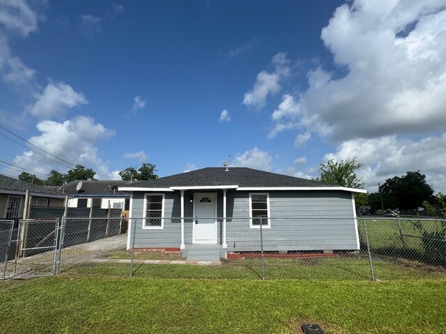 1013 E 40th St, Houston, TX 77022 - back of property featuring a shingled roof