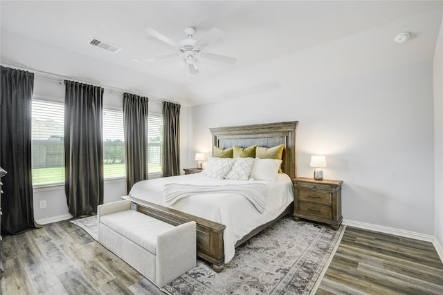 115 Meadow Ridge Way, Clute, TX 77531 - bedroom featuring light wood-style flooring and a ceiling fan