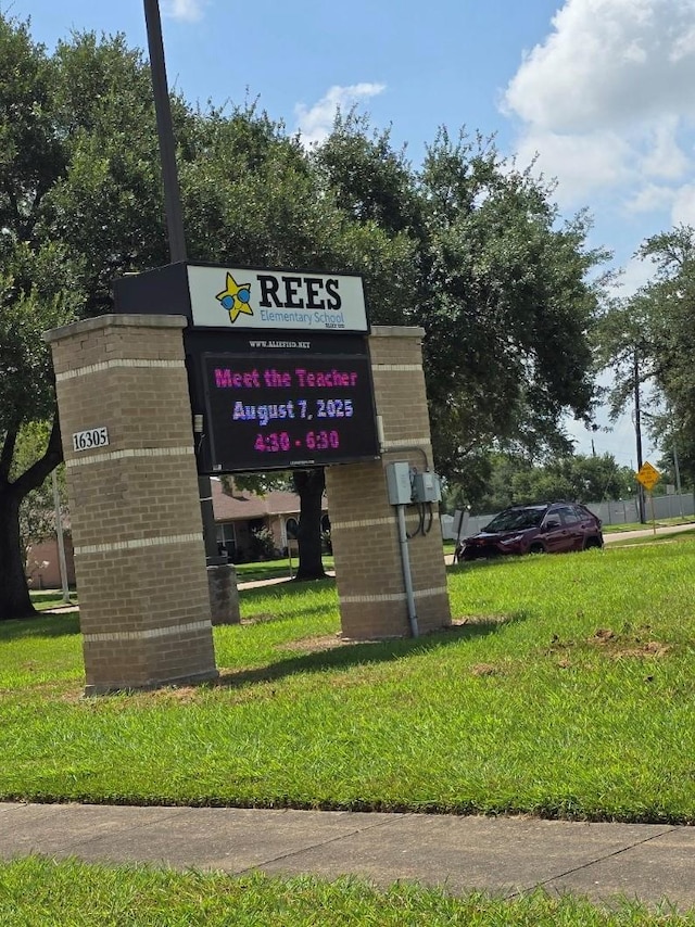 3902 Quiet Place Dr, Houston, TX 77082 - exterior view