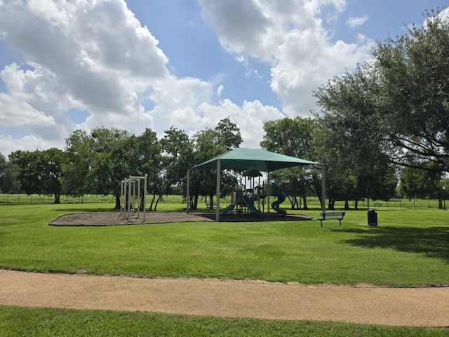 3902 Quiet Place Dr, Houston, TX 77082 - surrounding community featuring a lawn