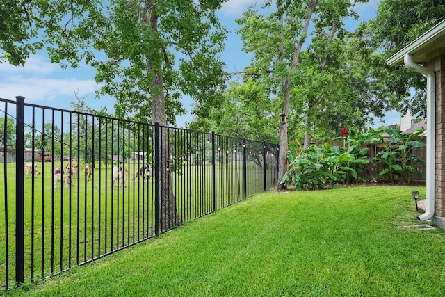 1095 Gladstone Dr, League City, TX 77573 - view of yard
