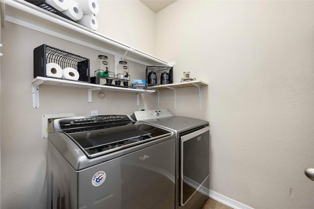 9859 Clanton Pines Dr, Humble, TX 77396 - laundry room featuring washing machine and clothes dryer and baseboards