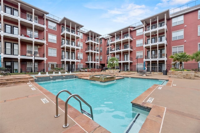 2400 Mccue Rd Unit 116, Houston, TX 77056 - community pool with a hot tub
