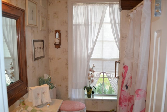 11014 Indian Trails Dr, Tomball, TX 77375 - sitting room with wallpapered walls