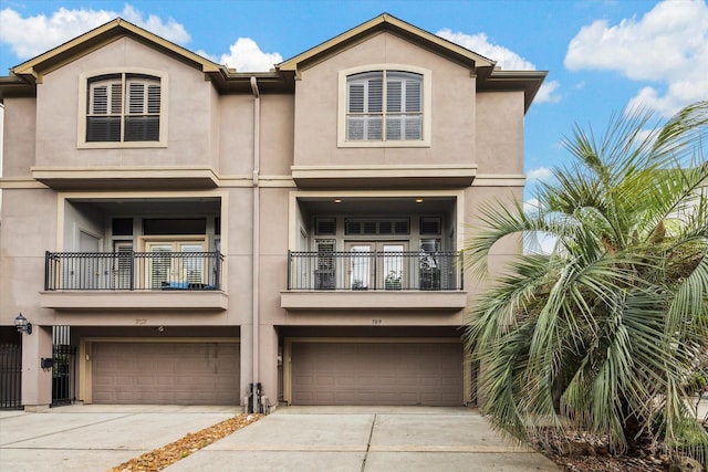 709 Lester St, Houston, TX 77007 - view of front facade with stucco siding, concrete driveway, a garage, and a balcony
