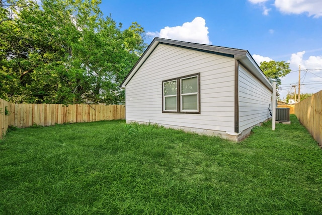 6321 Joe Louis Ln, Houston, TX 77091 - view of side of property with a central air condition unit and a fenced backyard
