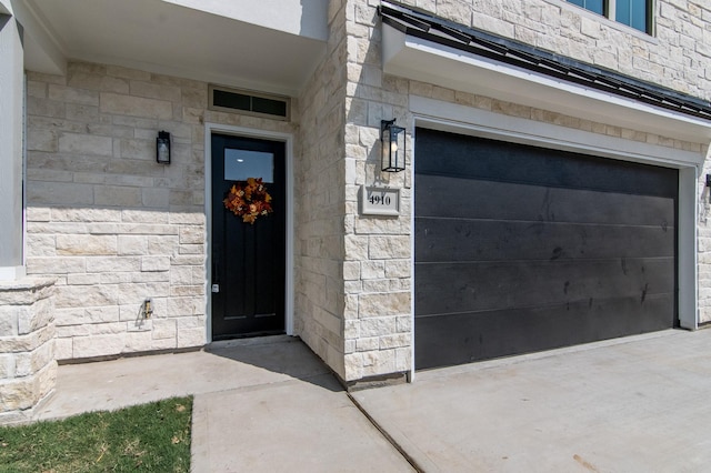4910 Wunder Way, Houston, TX 77069 - property entrance with a garage and stone siding