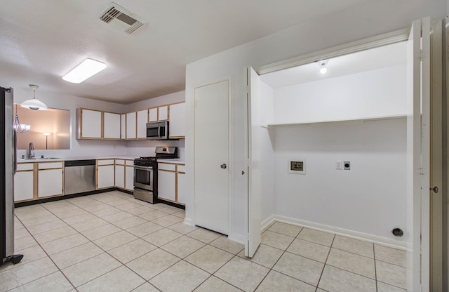 3618 Teakwood Ln, Pearland, TX 77584 - kitchen with stainless steel appliances, light tile patterned floors, and light countertops