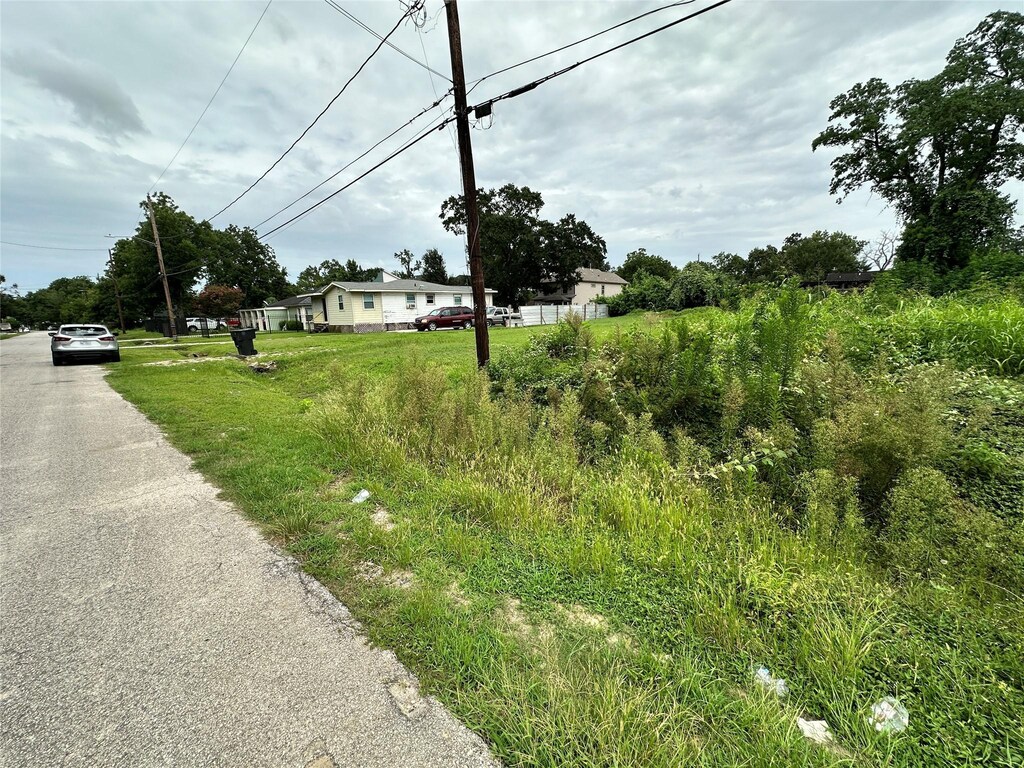 1061 S Ln, Houston, TX 77088