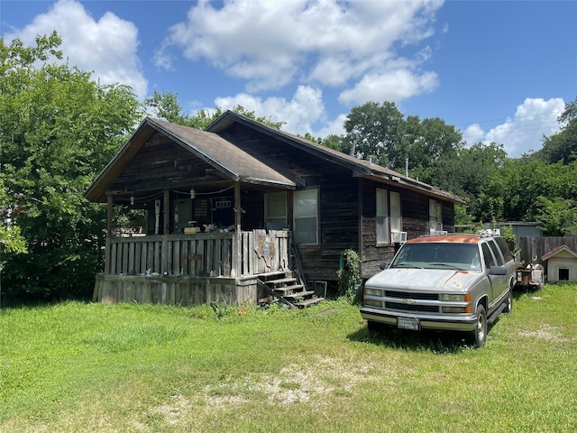 408 Bay Oaks Dr, La Porte, TX 77571 - view of front of house featuring a porch and a front lawn