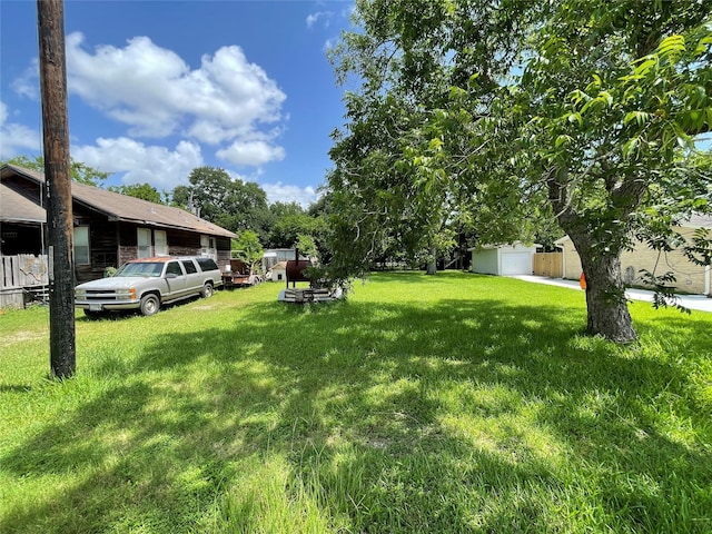 408 Bay Oaks Dr, La Porte, TX 77571 - view of grassy yard