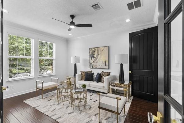 2523 Watts St, Houston, TX 77030 - living area featuring ceiling fan, wood finished floors, crown molding, and recessed lighting
