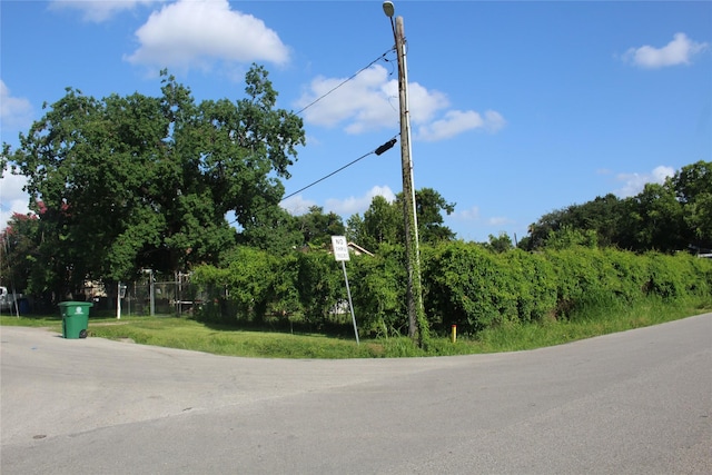 7902 Wiggins St, Houston, TX 77029 - view of asphalt road