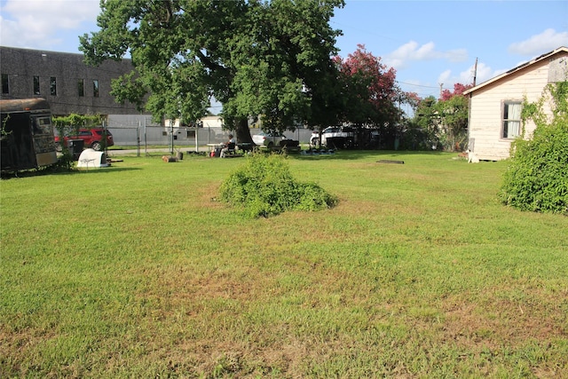 7902 Wiggins St, Houston, TX 77029 - view of yard