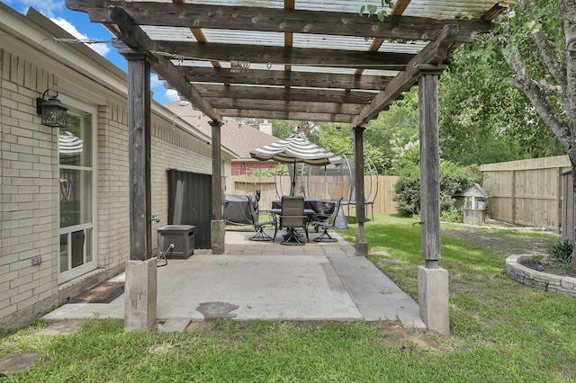 155 Fairwind Trail Dr, Conroe, TX 77385 - fenced backyard with a pergola and a patio