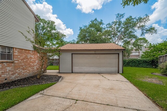 1015 Devonport Ln, Seabrook, TX 77586 - view of detached garage