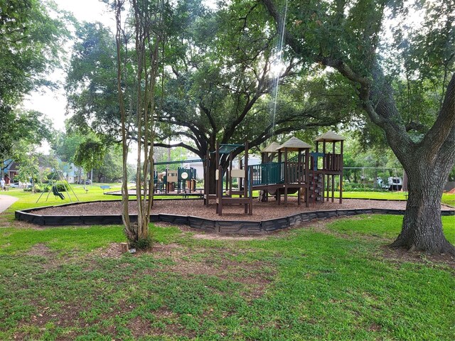 1015 Devonport Ln, Seabrook, TX 77586 - communal playground featuring a yard