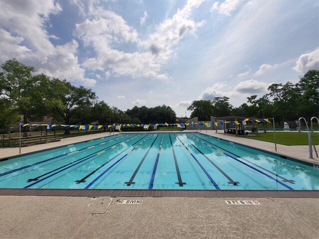 1015 Devonport Ln, Seabrook, TX 77586 - view of community pool