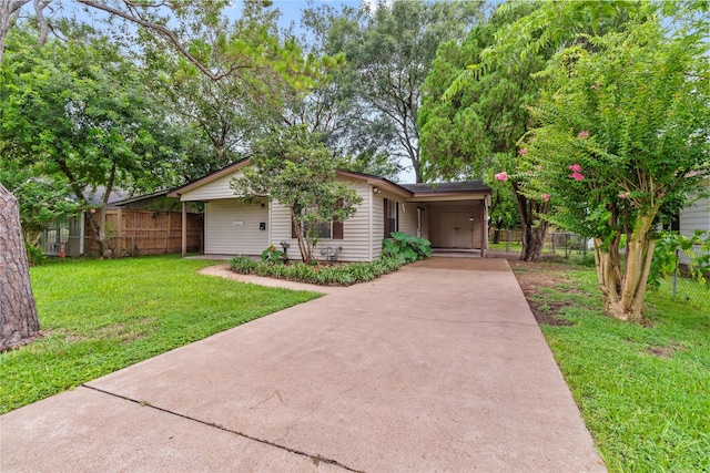 514 E Foley St, Alvin, TX 77511 - view of front facade with driveway