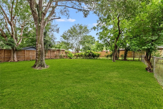 514 E Foley St, Alvin, TX 77511 - view of fenced backyard
