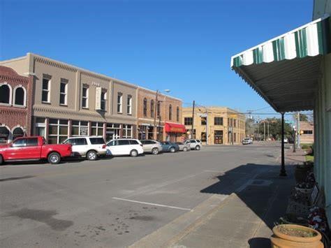 514 E Foley St, Alvin, TX 77511 - view of car parking
