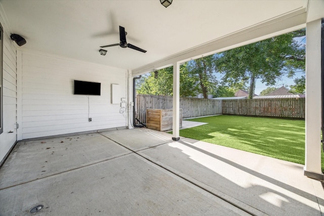 831 W 26th St, Houston, TX 77008 - fenced backyard with a ceiling fan and a patio area
