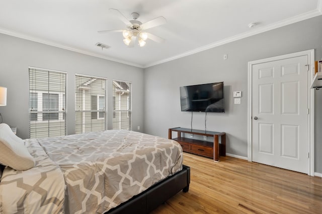 3001 Murworth Dr Unit 1606, Houston, TX 77025 - bedroom featuring ornamental molding, light wood-style floors, and a ceiling fan