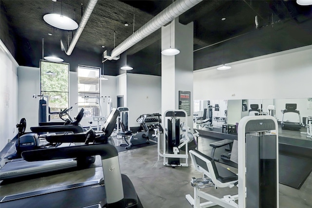 915 Franklin St Unit 9L, Houston, TX 77002 - exercise room featuring a towering ceiling
