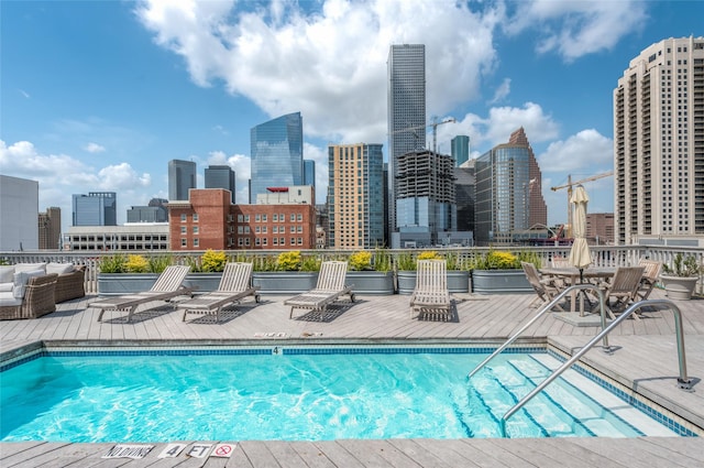 915 Franklin St Unit 9L, Houston, TX 77002 - community pool with a skyline view, an outdoor living space, and a deck