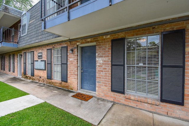 9005 Gaylord St Unit 19, Houston, TX 77024 - entrance to property with brick siding and a balcony