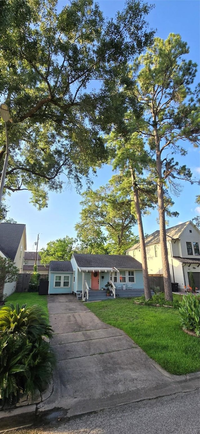 1646 Du Barry Ln, Houston, TX 77018 - single story home with driveway